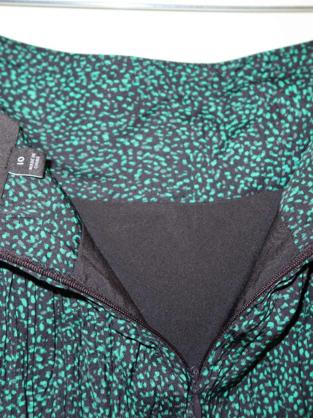 Banana Republic Green and Black Polka Dotted A line Mini Skirt Size 10 - Picture 7 of 7